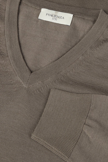 V-neck super fine hazelnut merino wool