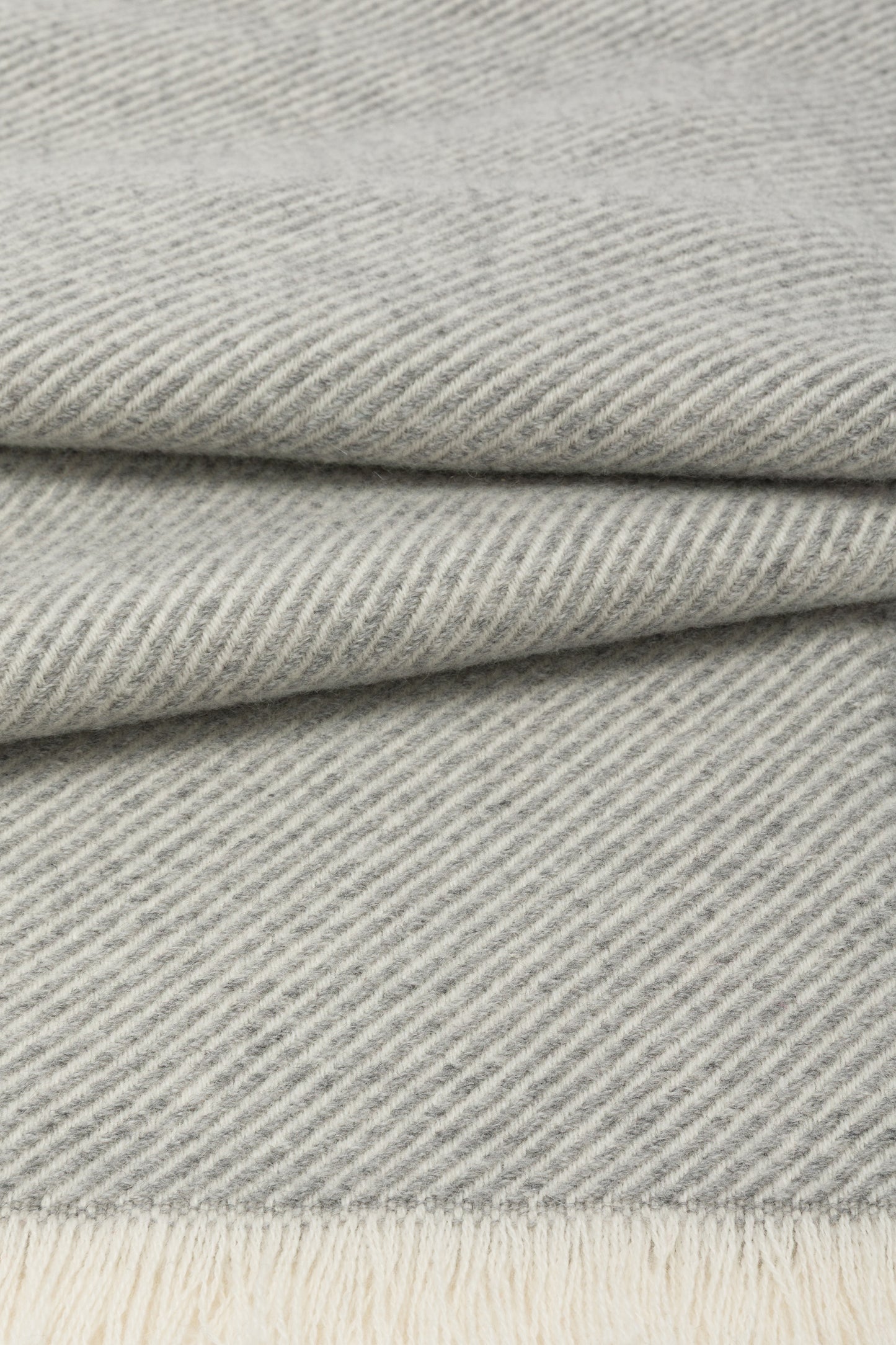 Cashmere scarf with diagonal stripes