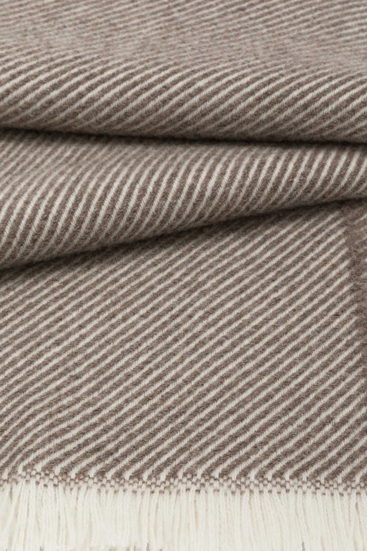 Cashmere scarf with diagonal stripes