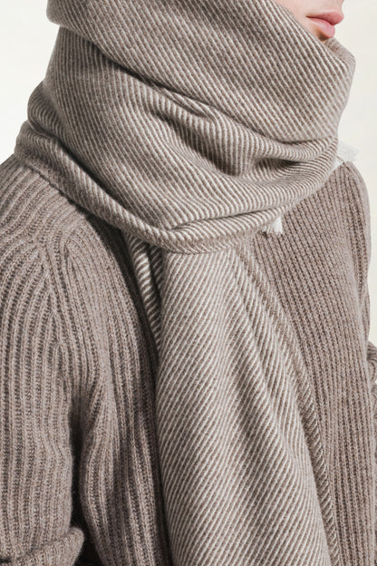 Cashmere scarf with diagonal stripes