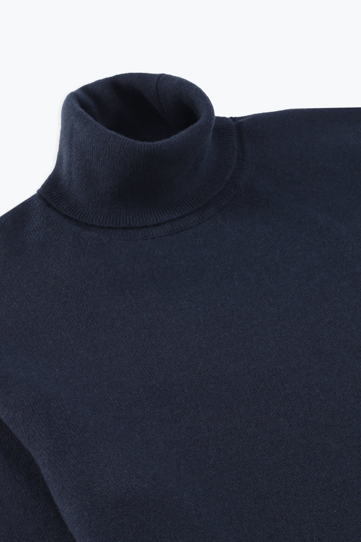 BLUE CASHMERE TURTLENECK