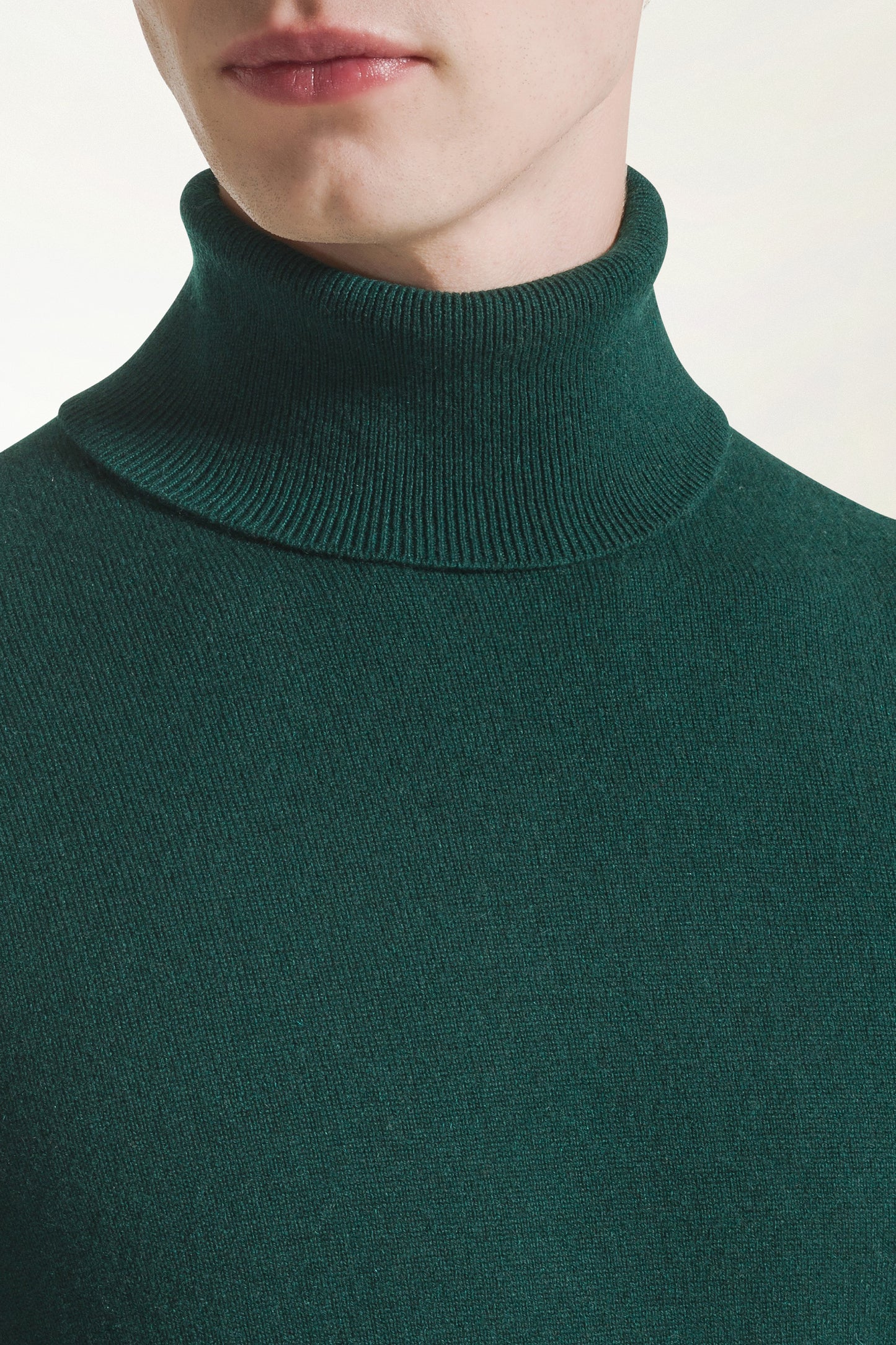 Green cashmere turtleneck