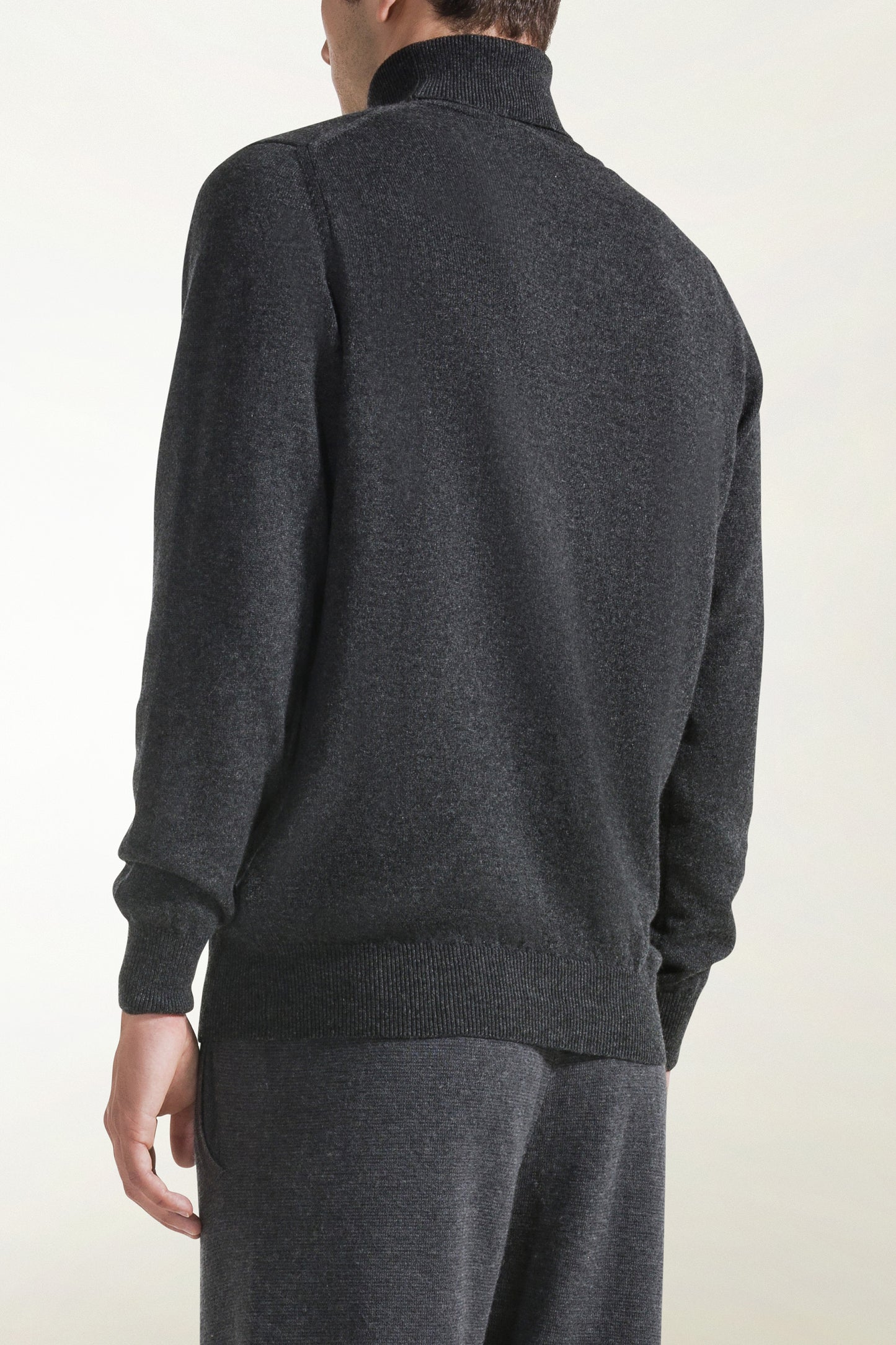 Anthracite-colored cashmere turtleneck
