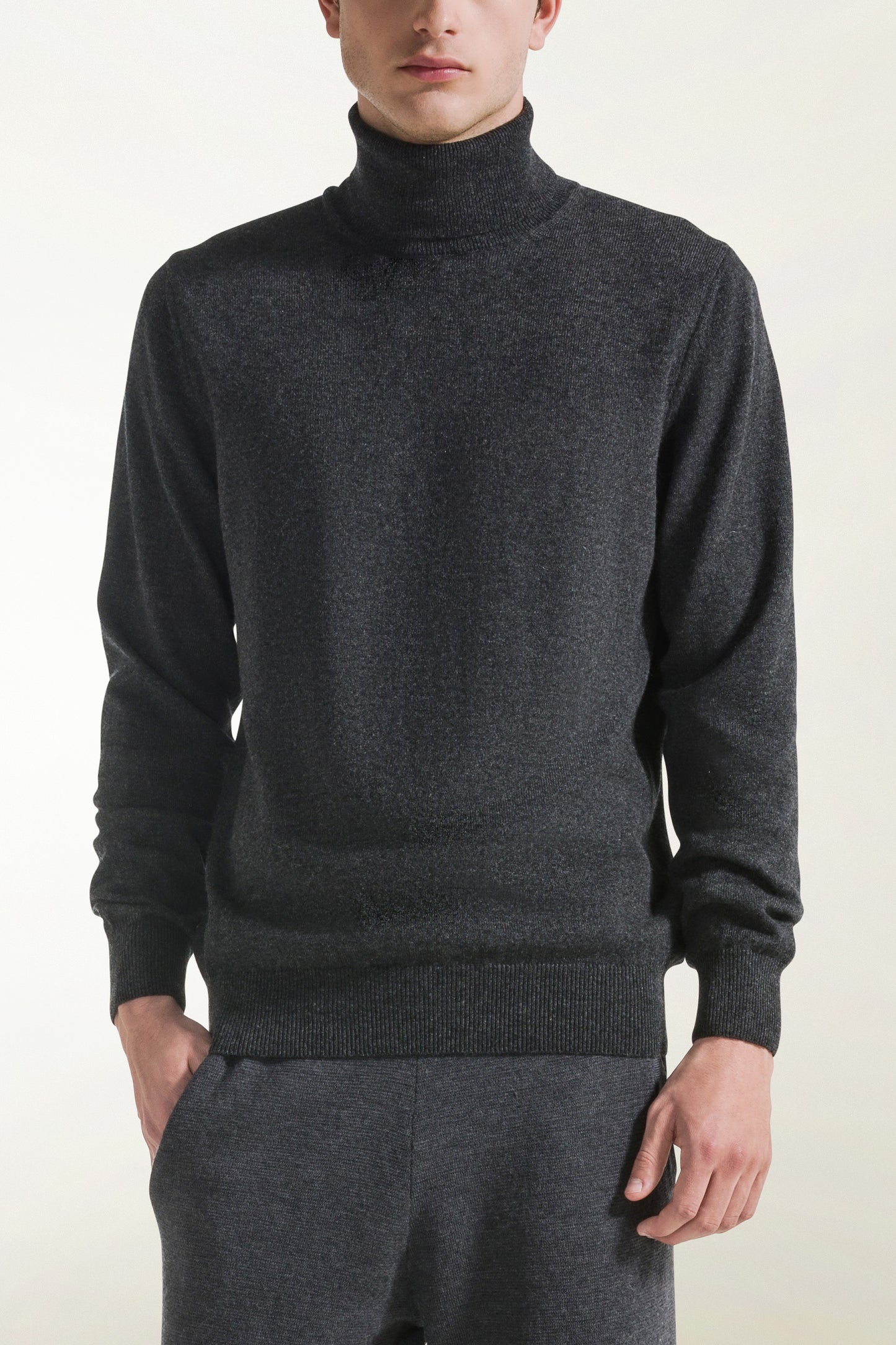 Anthracite-colored cashmere turtleneck