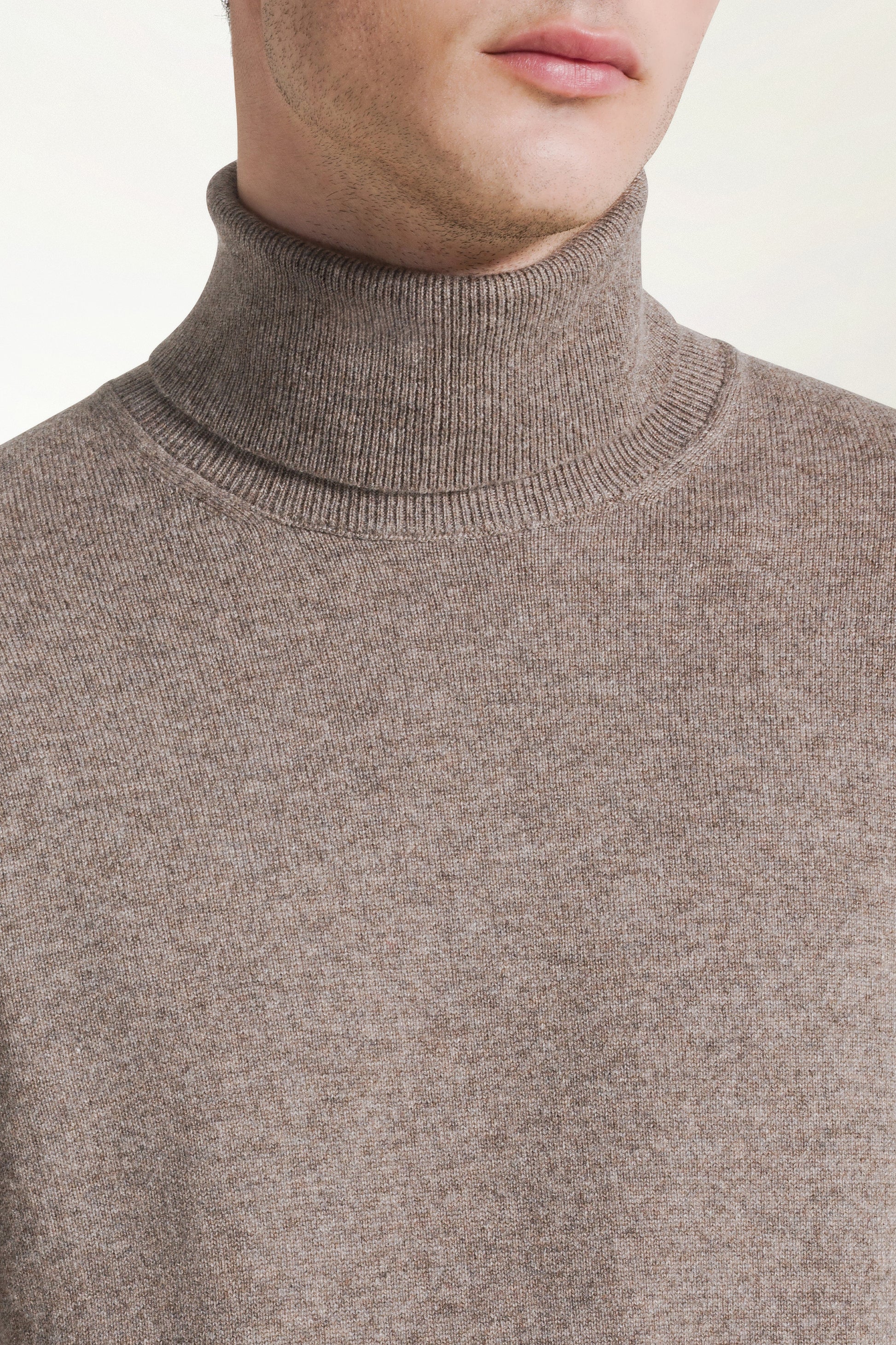 Hazelnut-colored cashmere turtleneck | PIACENZA 1733