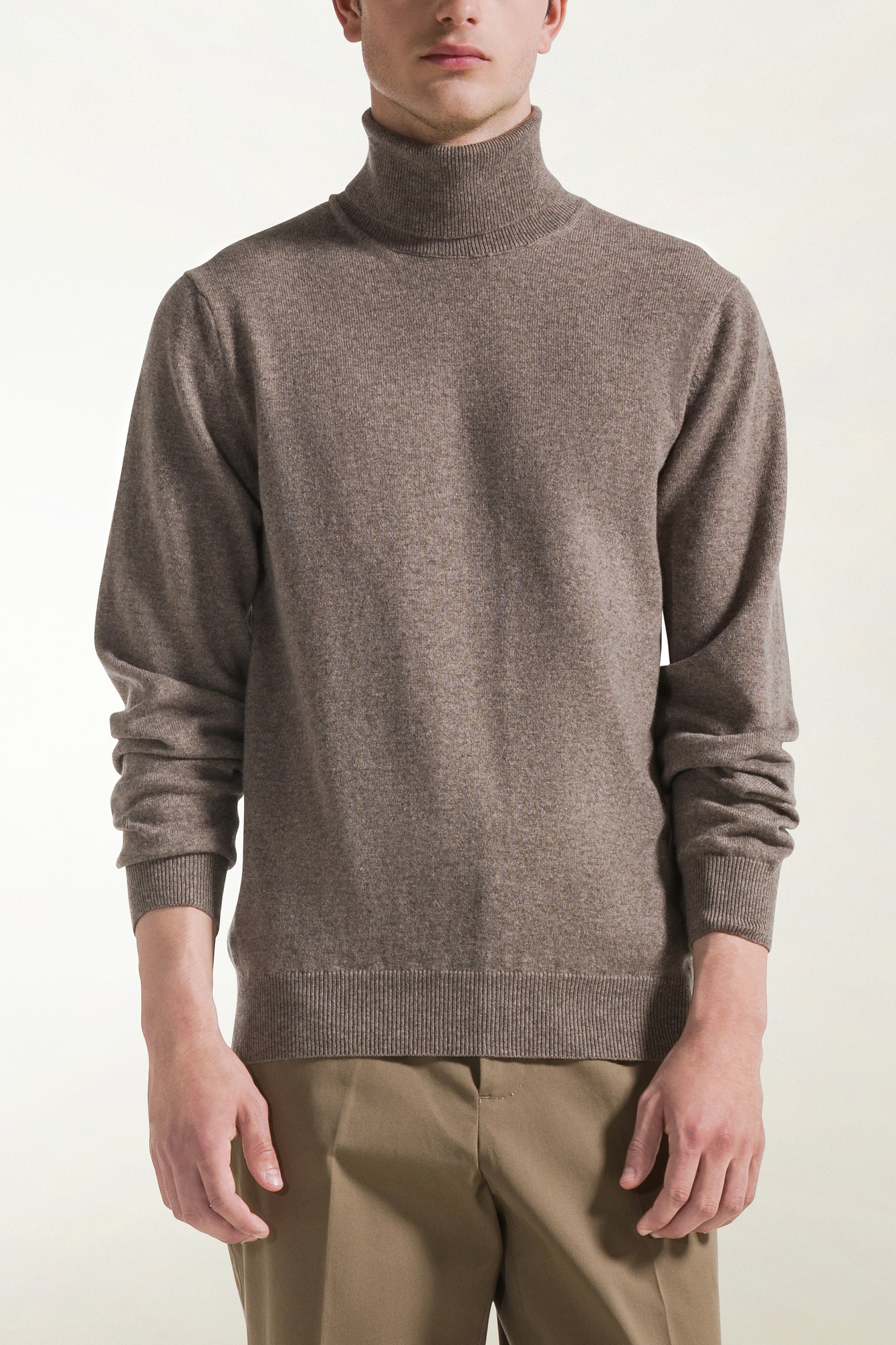 Hazelnut-colored cashmere turtleneck | PIACENZA 1733