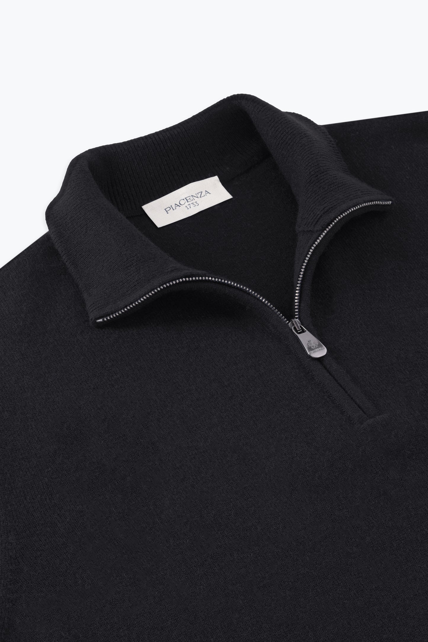 BLACK ZIP TURTLENECK