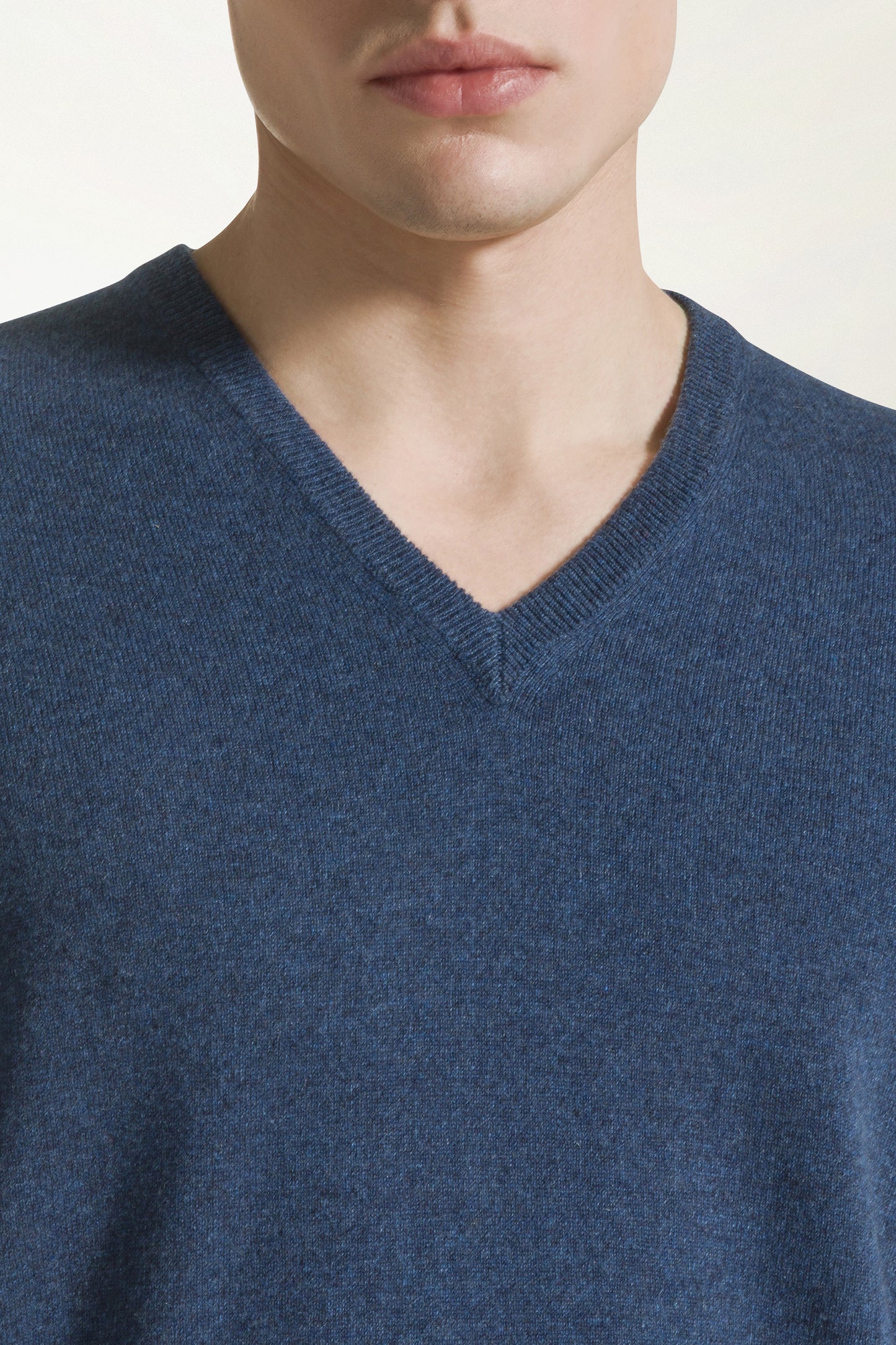V-neck in air force blue cashmere