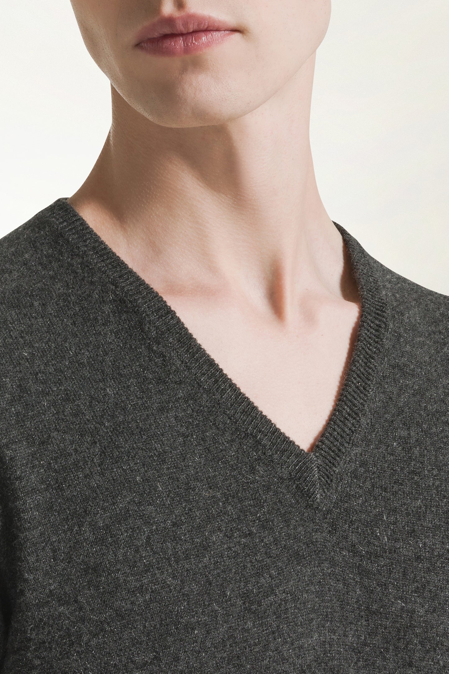 Anthracite cashmere V-neck