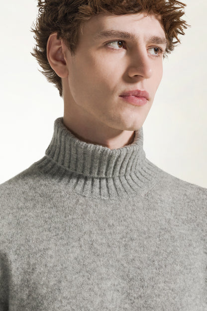 Light gray cashmere and silk turtleneck