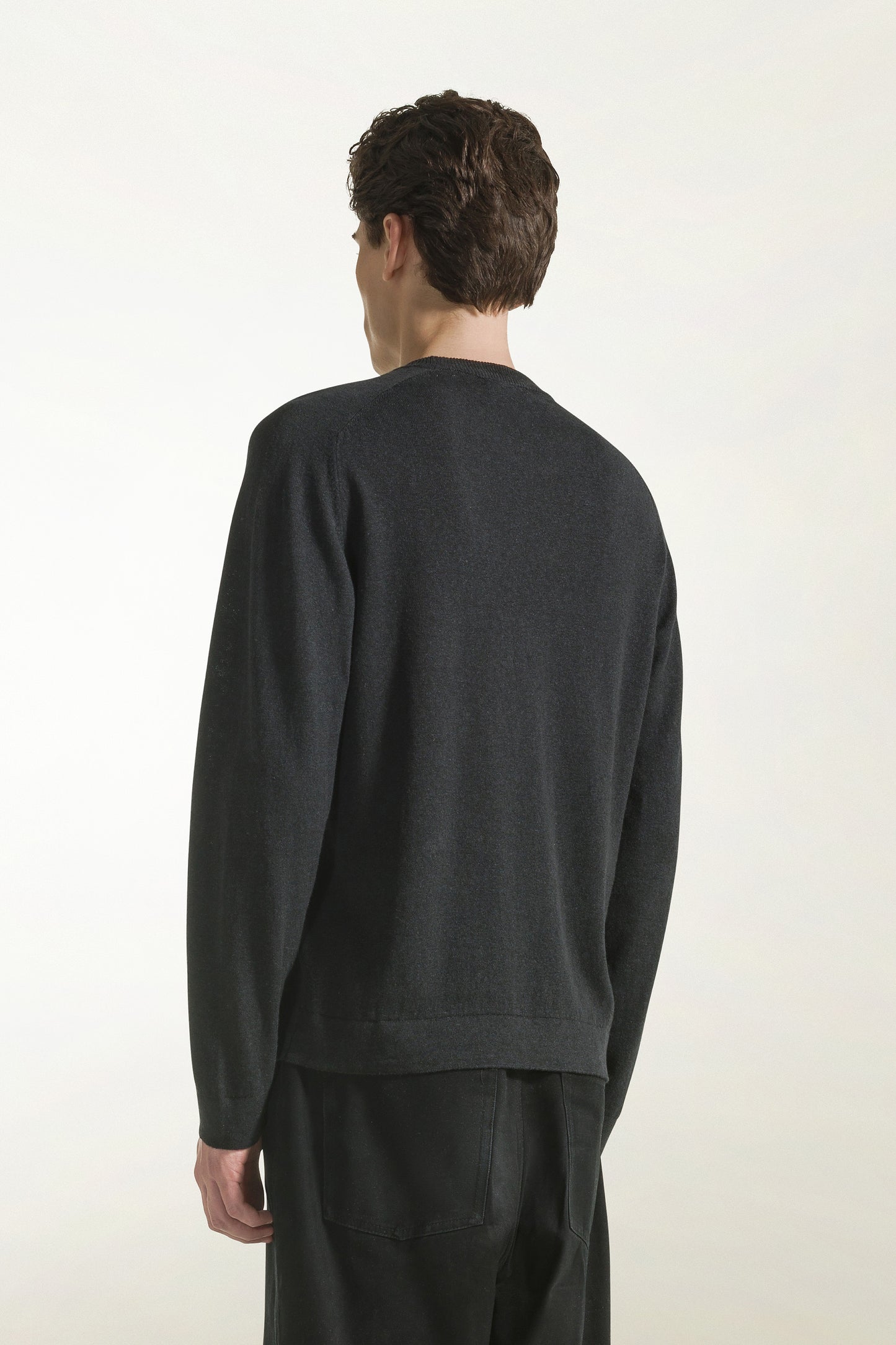 Girocollo in cashmere e lino colore blu scuro