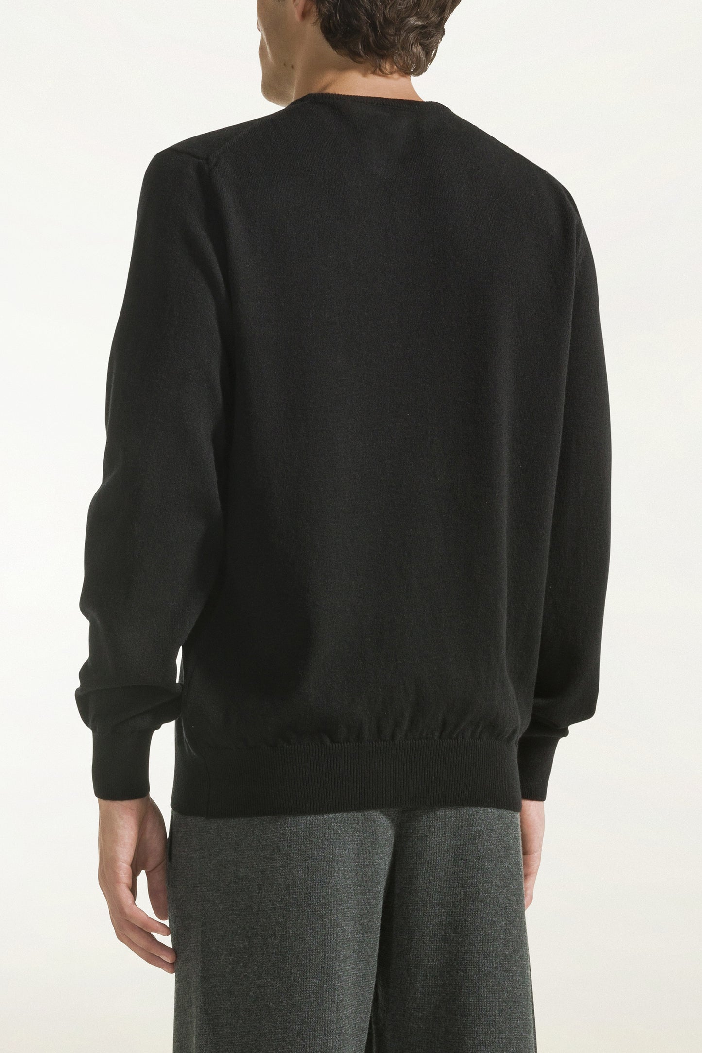 Black cashmere crewneck