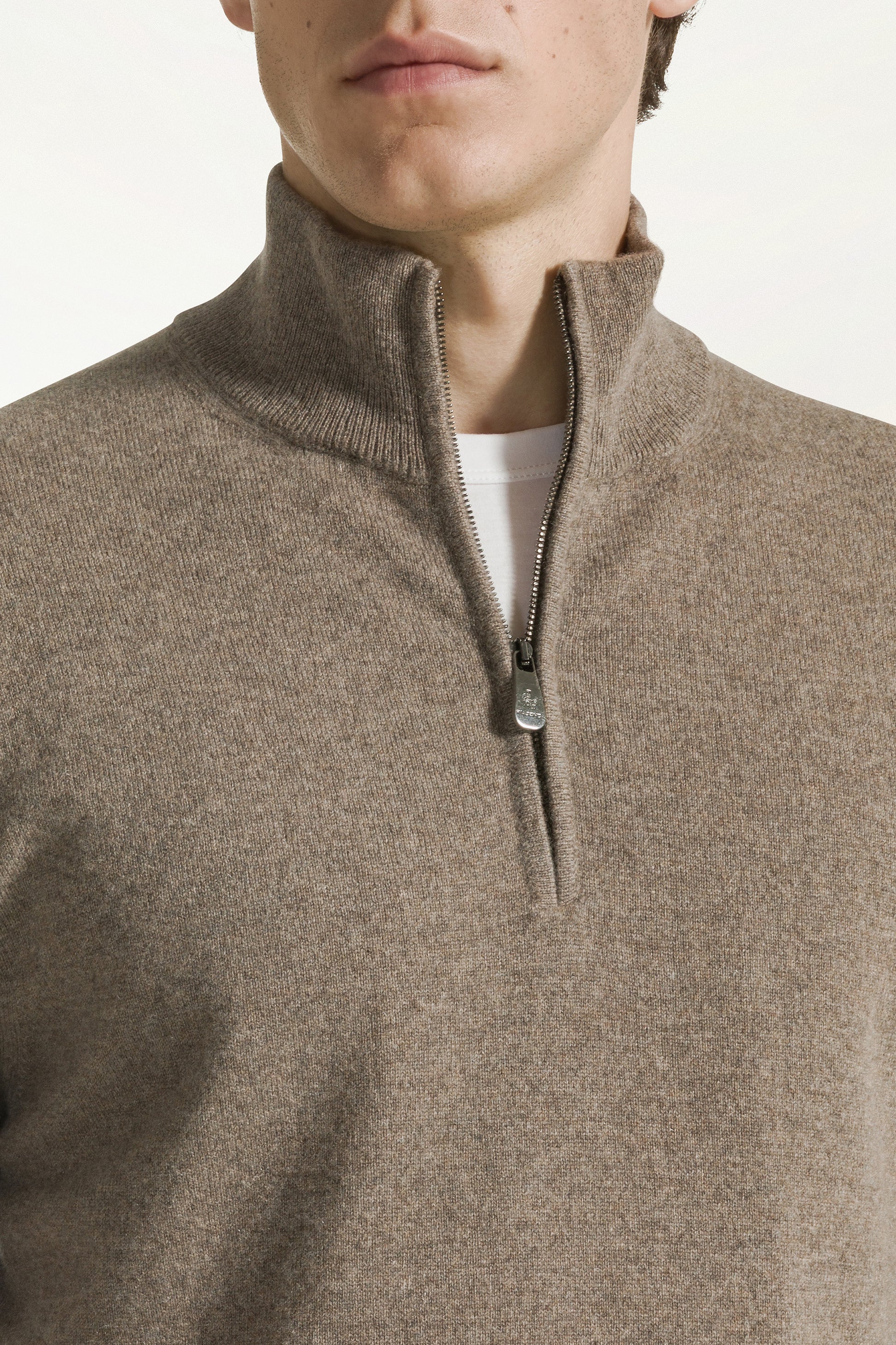Hazelnut-colored cashmere zip-up turtleneck | PIACENZA 1733