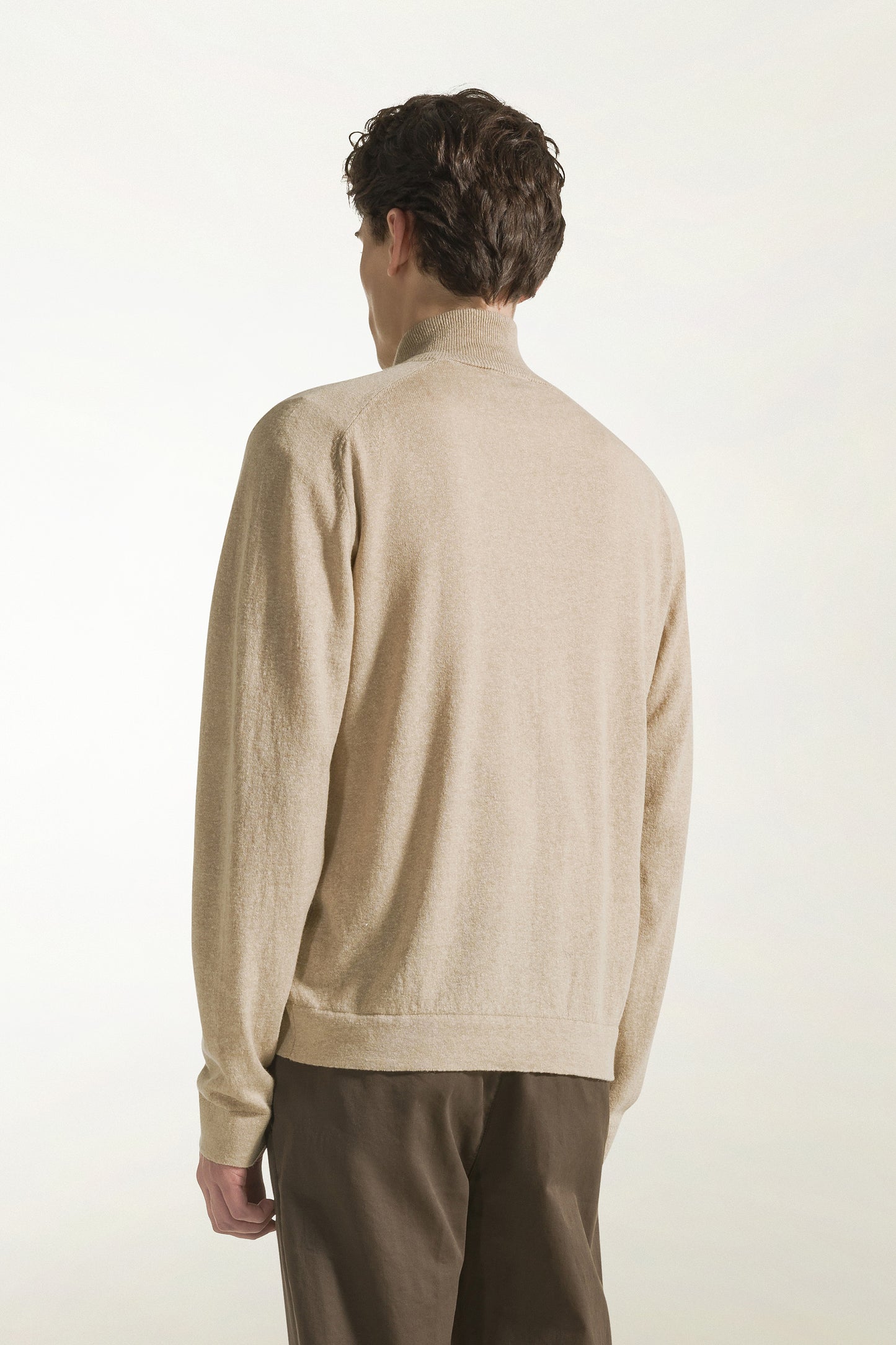 Beige cashmere and linen turtleneck sweater