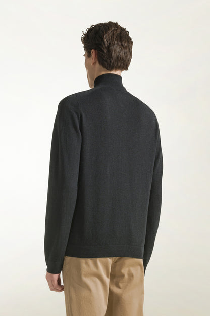 Lupetto in cashmere e lino colore blu scuro