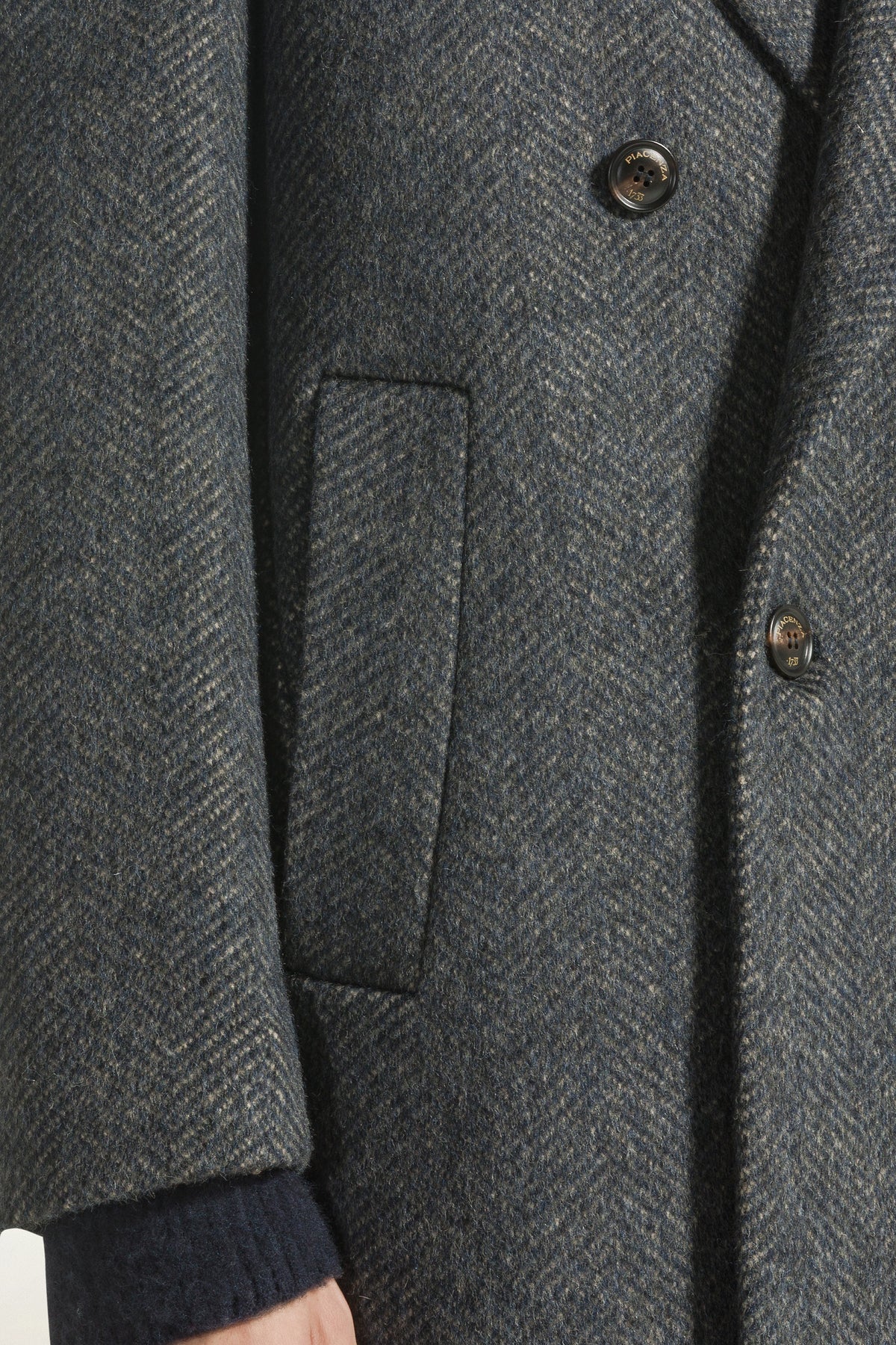 Cappotto doppiopetto in lana e seta color grigio | PIACENZA 1733